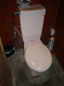 タンクレストイレ サティスでスッキリとしたトイレ室へ タンクレストイレ サティスでスッキリとしたトイレ室へ